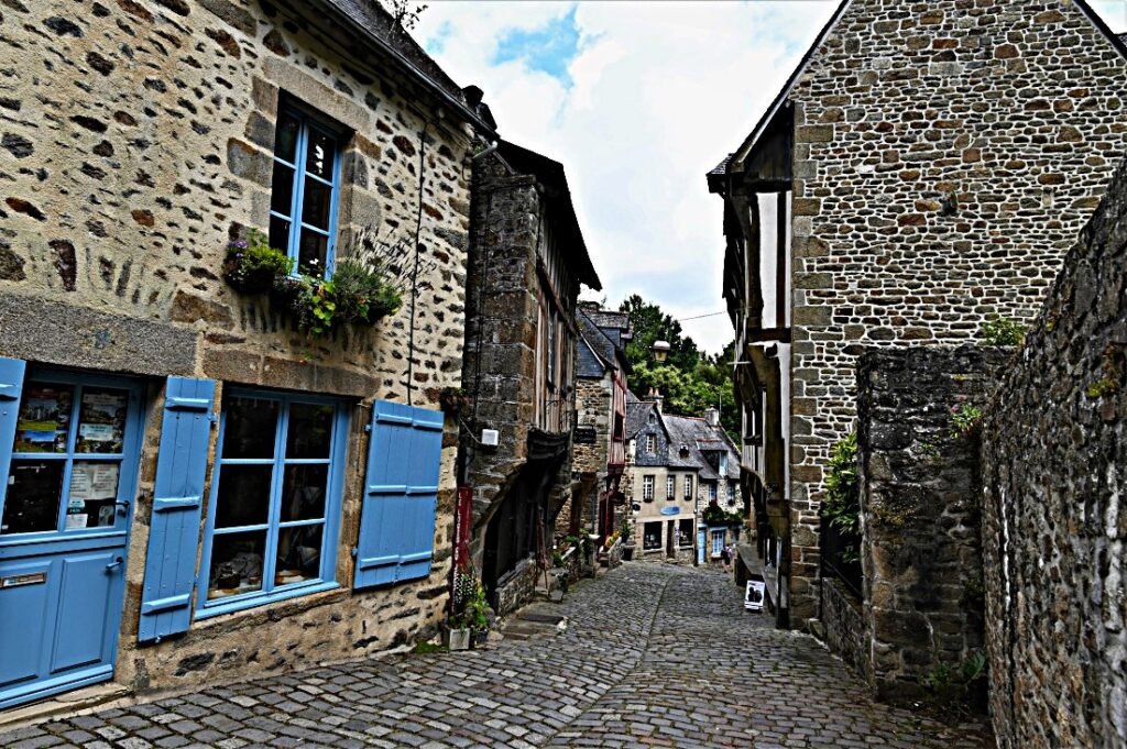 Dinan
