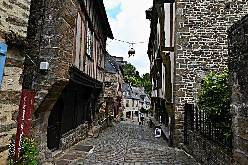 Dinan