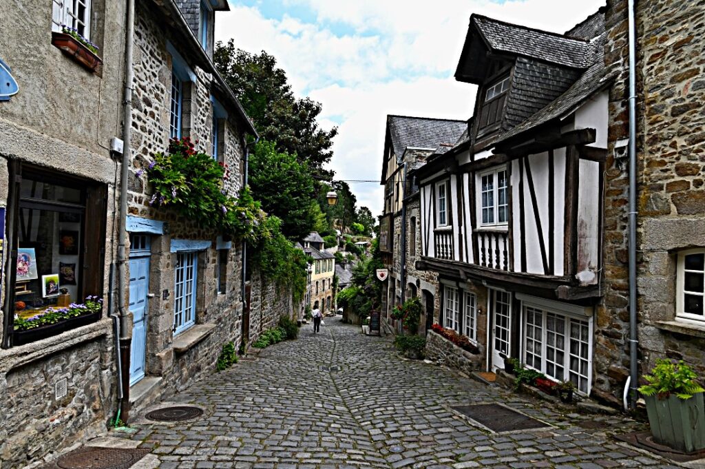 Dinan