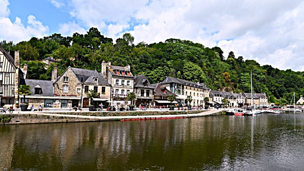 Dinan