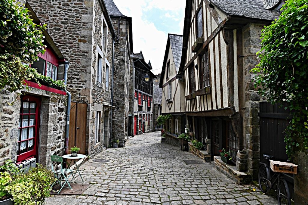 Dinan