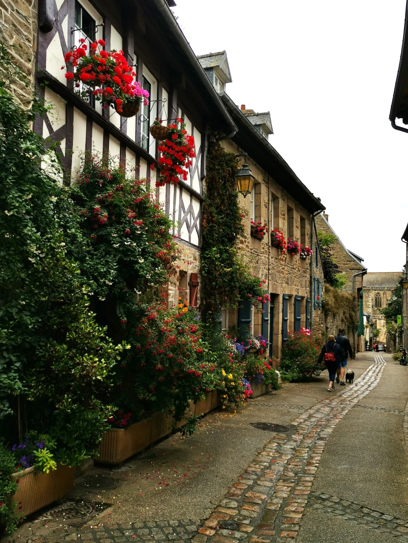 Tréguier Einst Bischofssitz und Heimat des Schriftstellers Renan